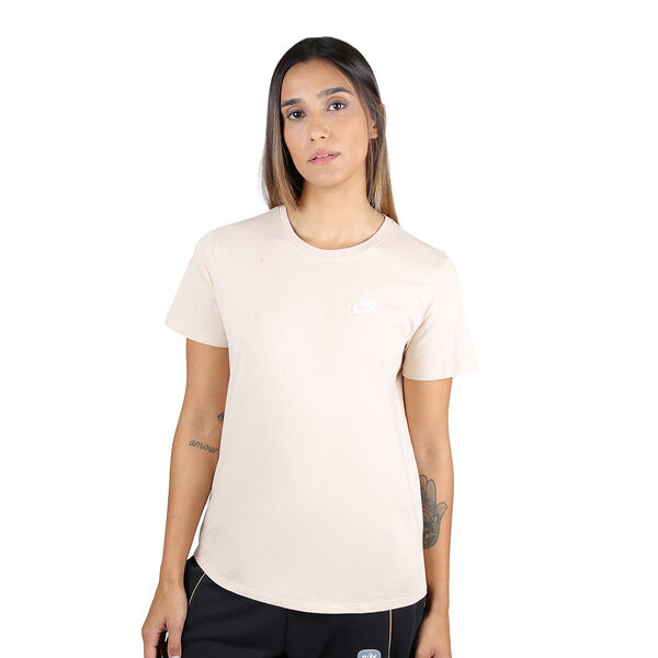 Remera Nike Club Essentials Mujer