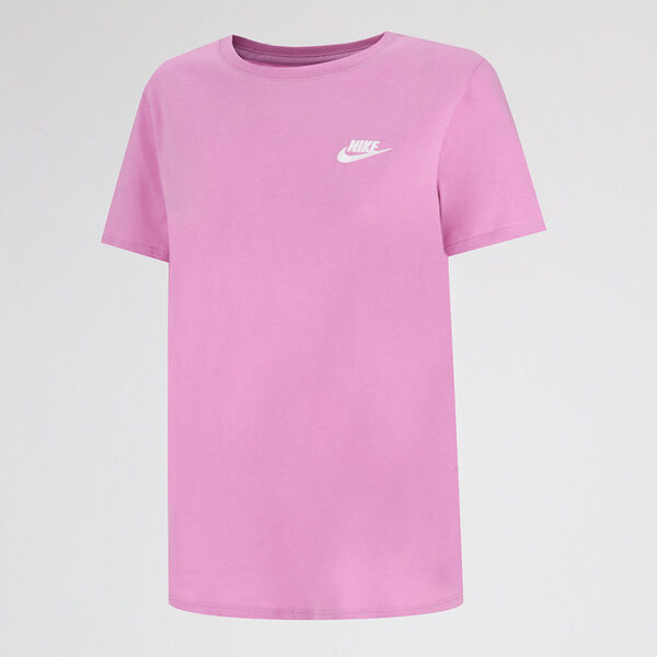 Remera Nike Club Essentials Mujer