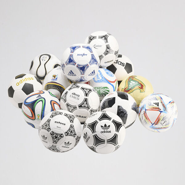 Set de Pelotas F&uacute;tbol adidas Historical Club Copa Mundial de la FIFA&trade;