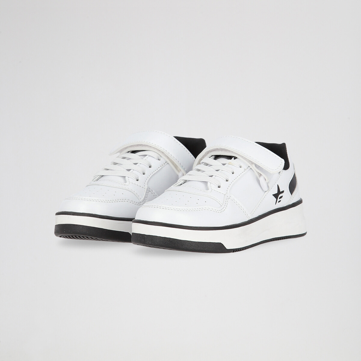 Zapatillas Footy Kicks Odaiba Infantil con velcro,  image number null