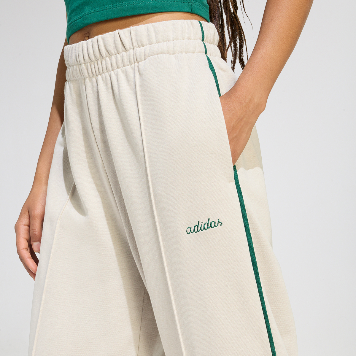 Pantal&oacute;n adidas Seasonal Essentials Colourpop Mujer,  image number null