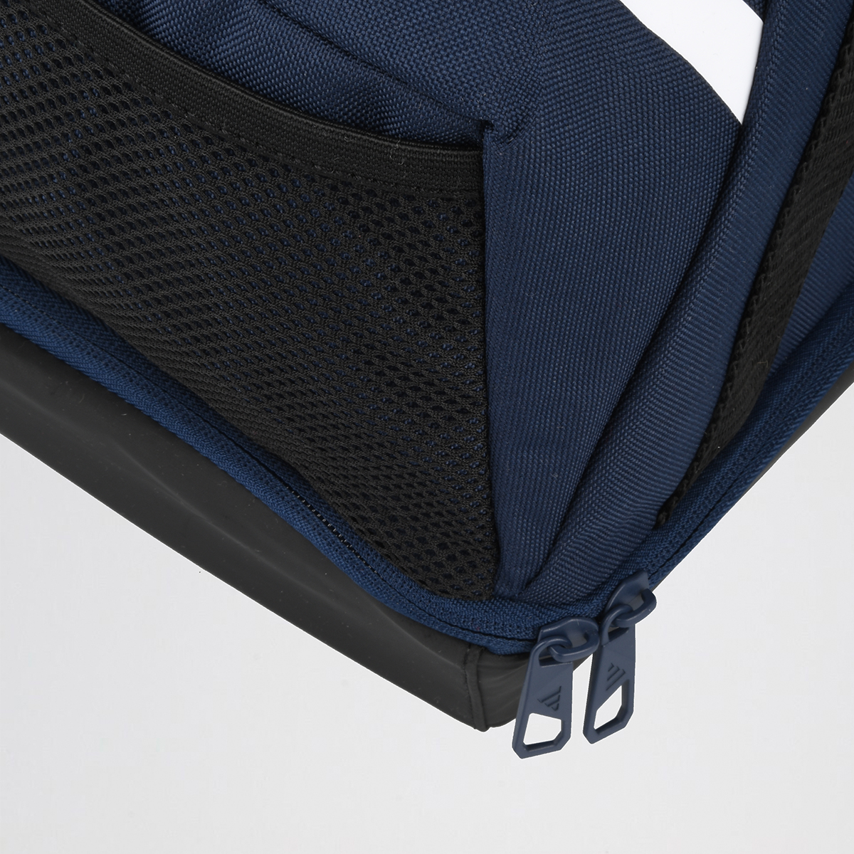 Bolso F&uacute;tbol adidas Tiro Peque&ntilde;o con compartimento inferior,  image number null