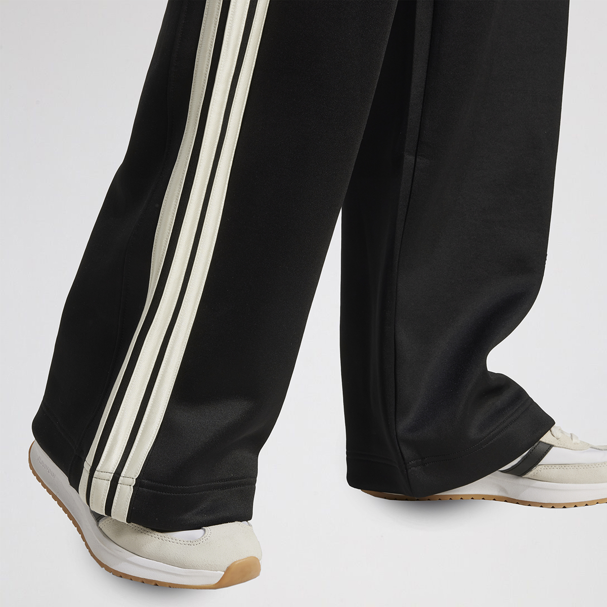 Pantal&oacute;n adidas Stadium 3 Tiras Mujer,  image number null