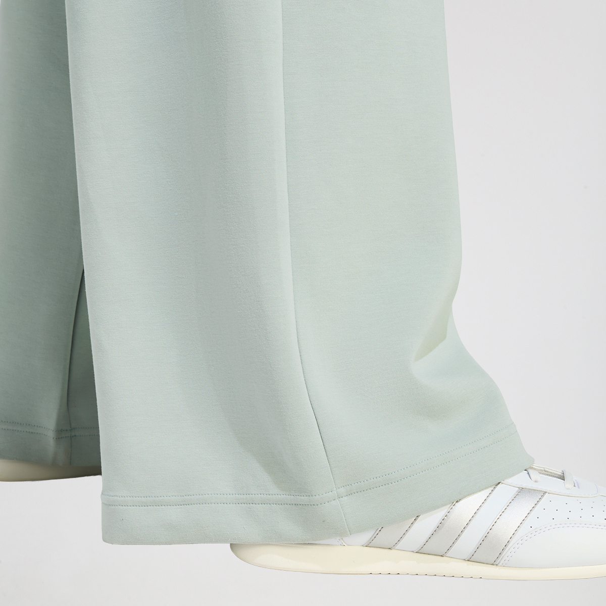 Pantal&oacute;n adidas Soft Lux Straight Mujer,  image number null