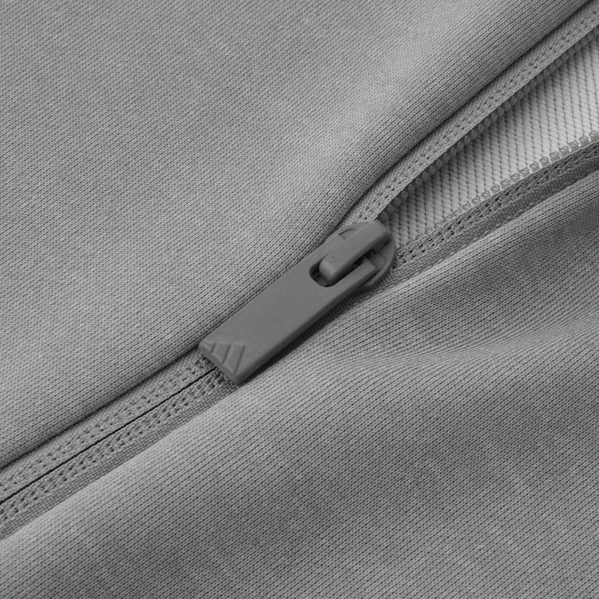 Conjunto adidas Basic French Terry 3 Tiras Hombre,  image number null