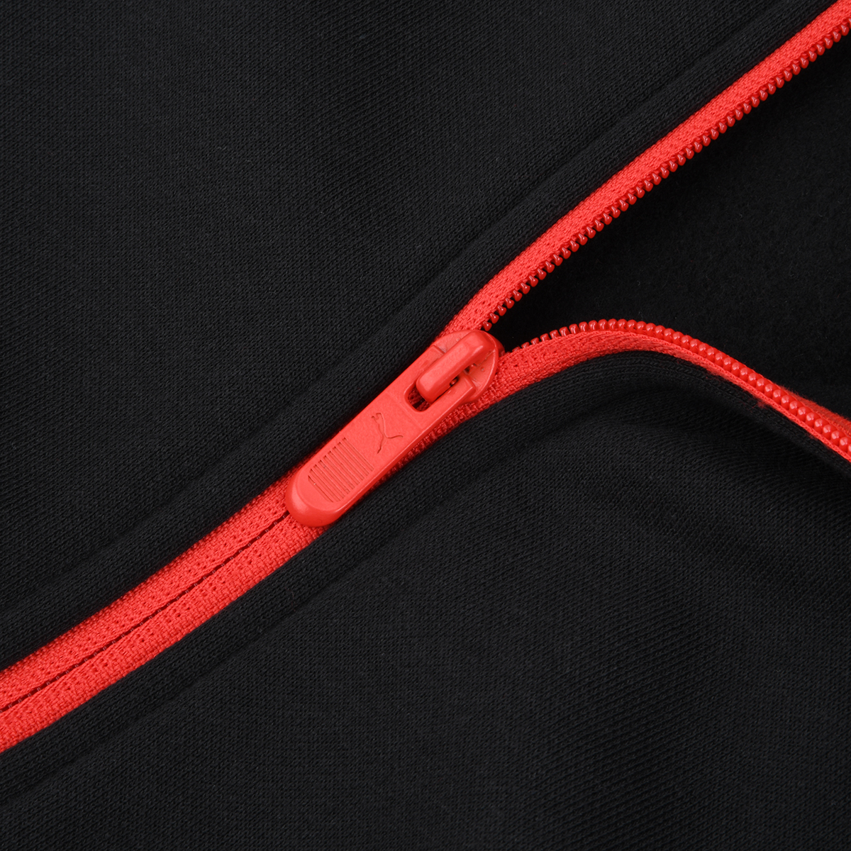 Buzo con Cierre Puma F1 Essential de Hombre,  image number null
