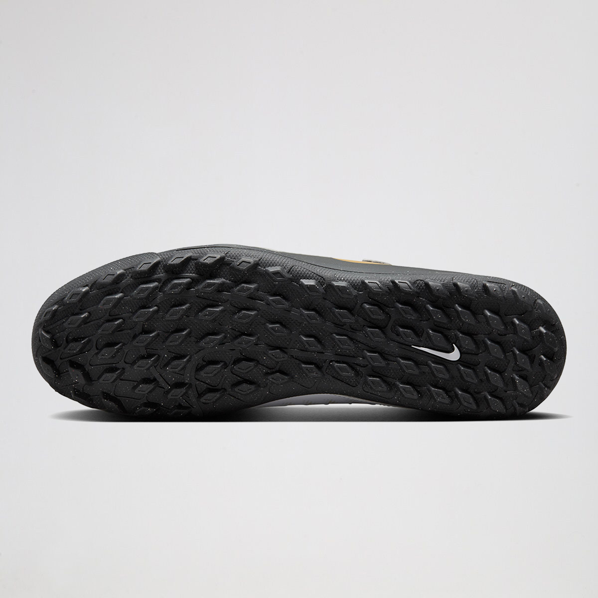 Botines Fútbol Nike Phantom Gx 2 Club TF Hombre,  image number null