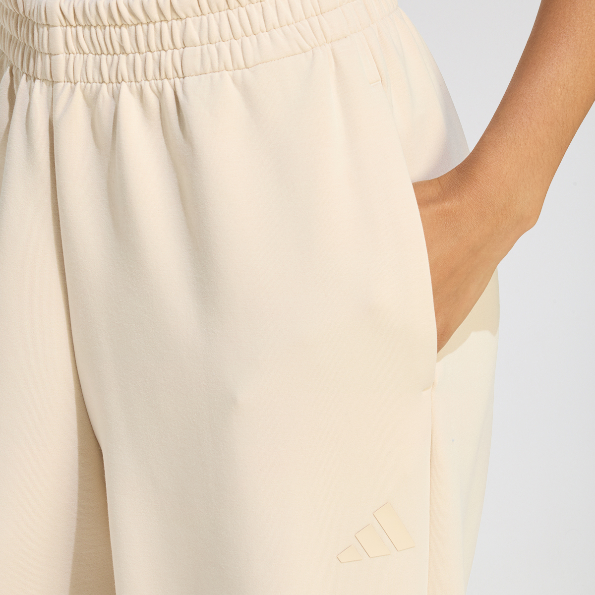 Pantal&oacute;n adidas Soft Lux de pierna recta Mujer,  image number null