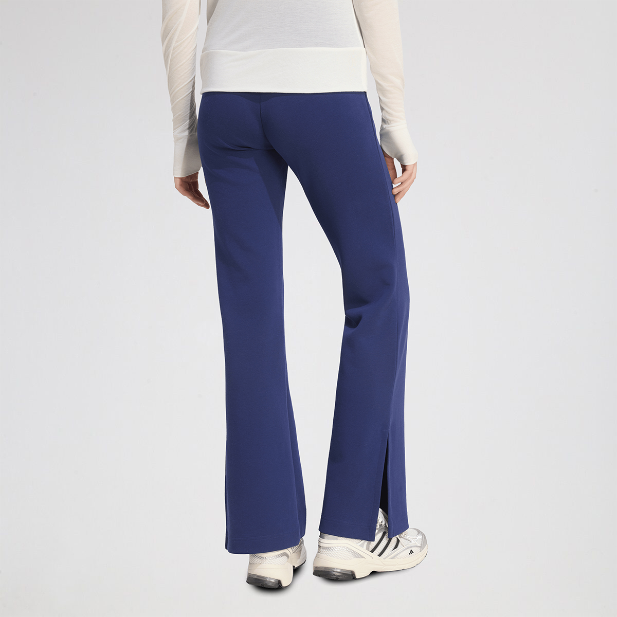 Pantal&oacute;n adidas Soft Lux Flared Mujer,  image number null