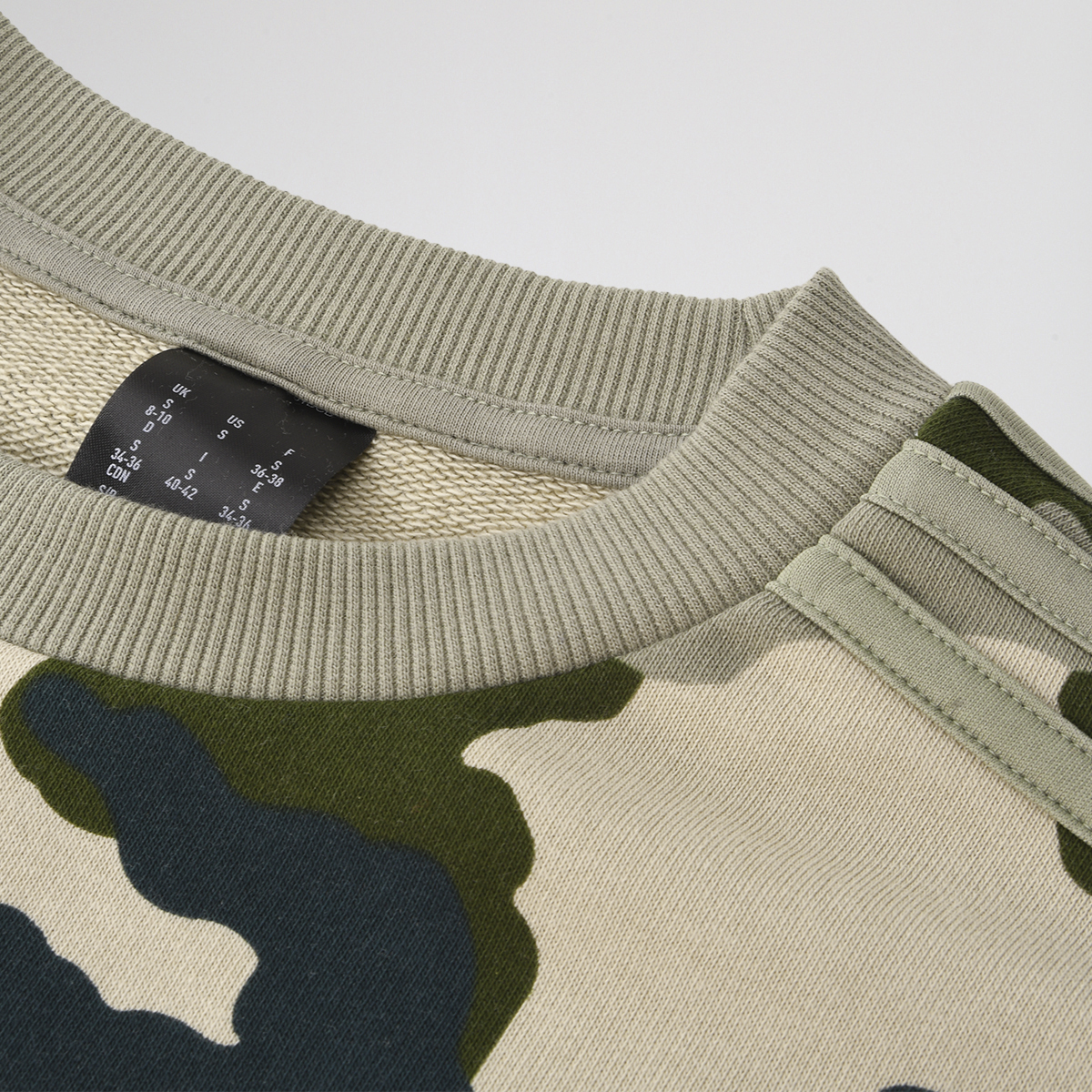 Buzo adidas Essentials 3 Tiras Camo Mujer,  image number null
