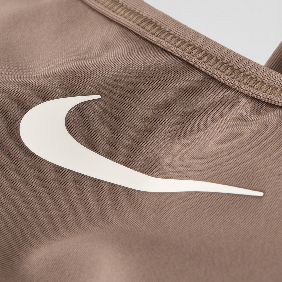 Top Entrenamiento Nike Swoosh Medium Support Mujer,  image number null