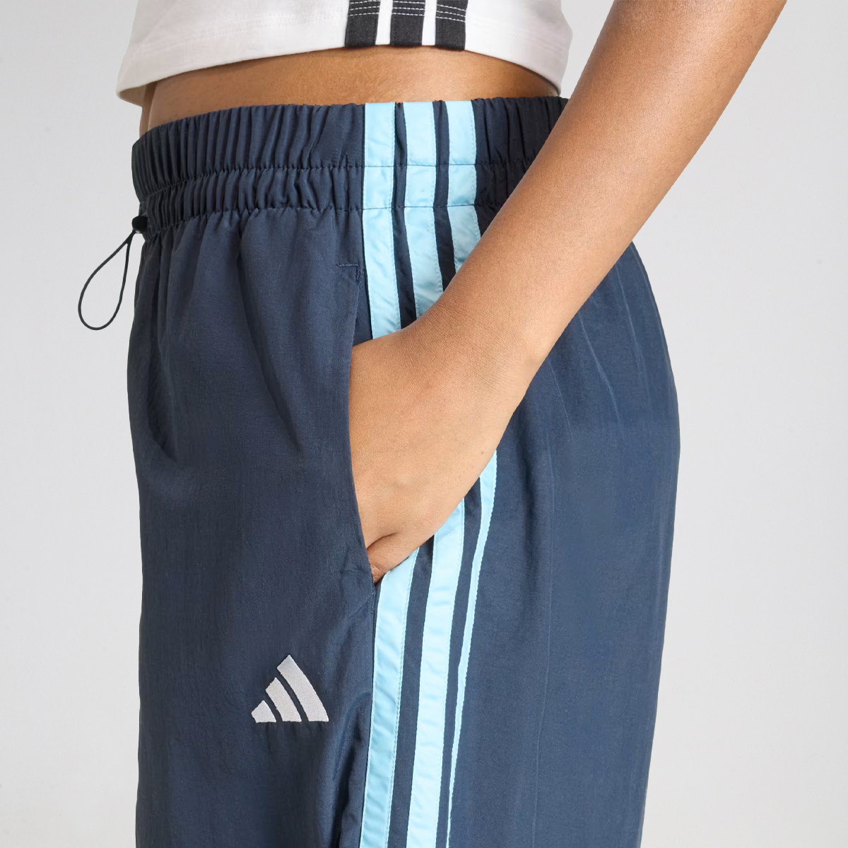 Pantal&oacute;n adidas Essentials 3 Tiras Mujer,  image number null