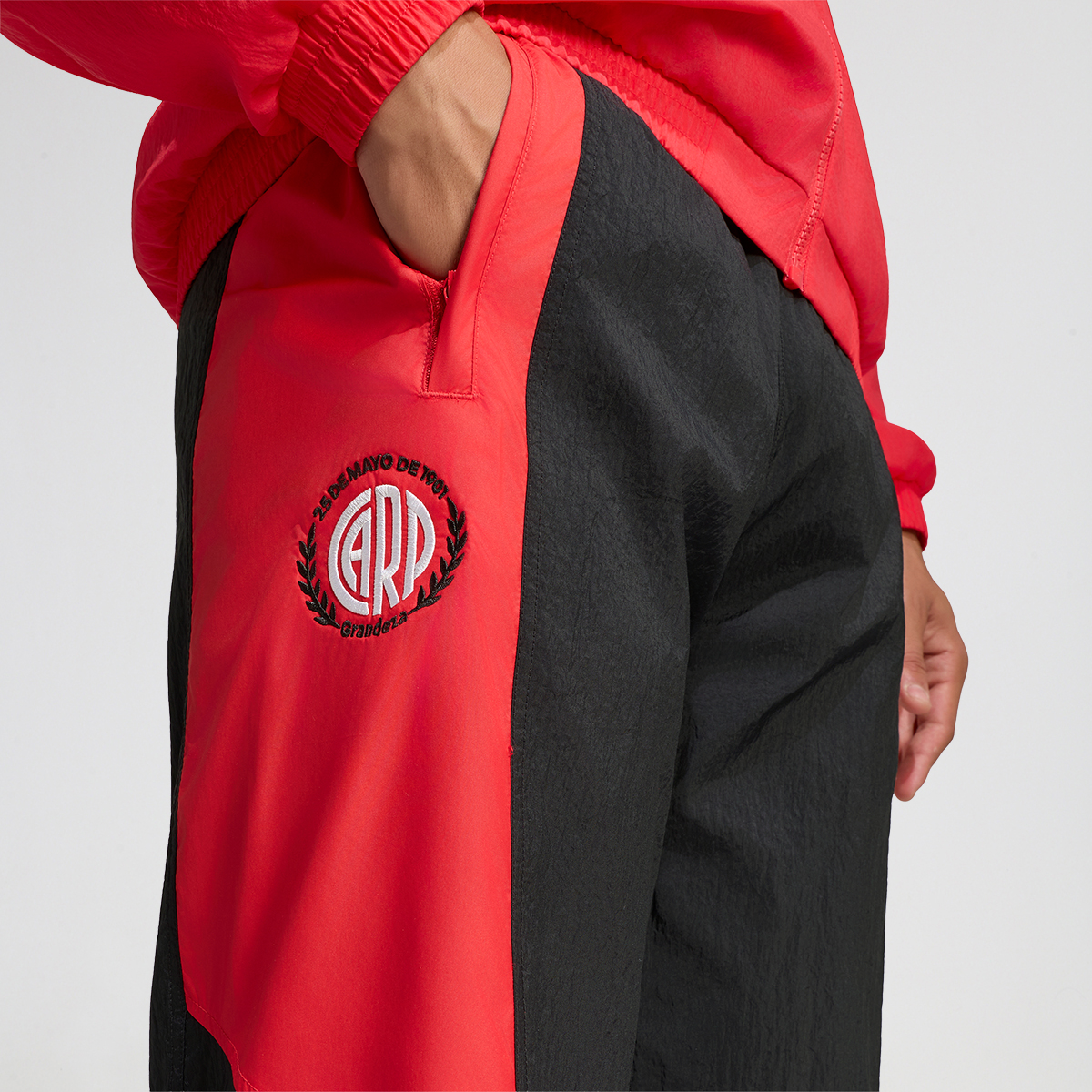 Pantal&oacute;n River Plate adidas EQT Hombre,  image number null