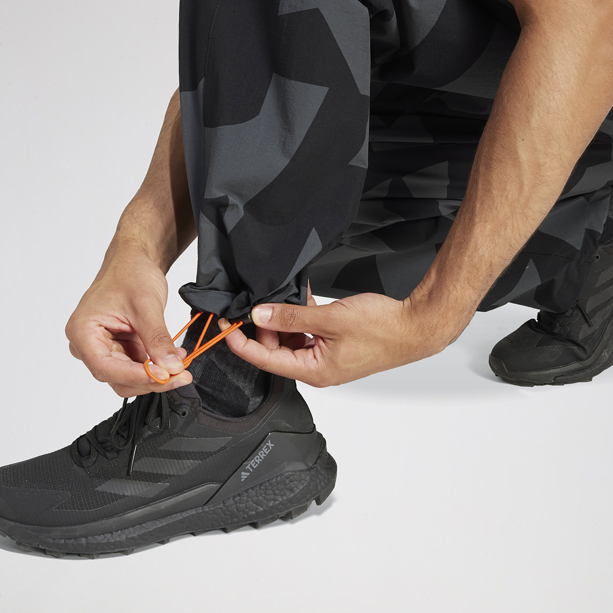 Pantalón adidas Terrex Xploric Cargo Printed Hombre,  image number null