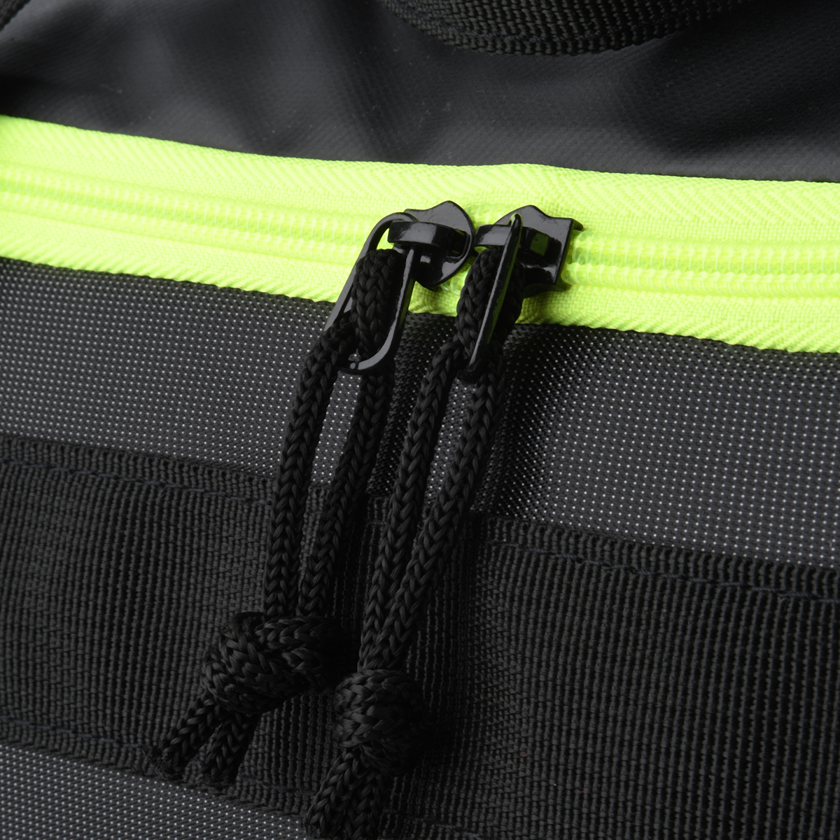 Bolso Arena Spiky con correa ajustable,  image number null