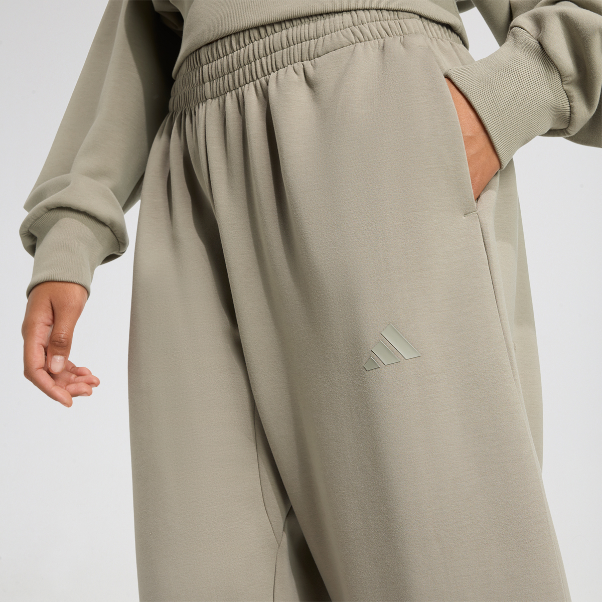 Pantalón adidas ALL SZN Soft Lux Loose Mujer,  image number null