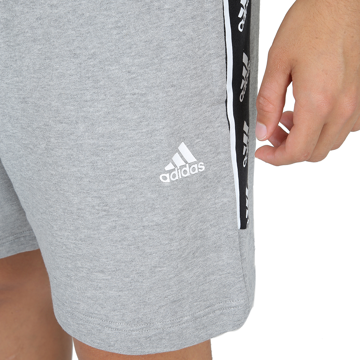 Bermuda adidas online com bolso