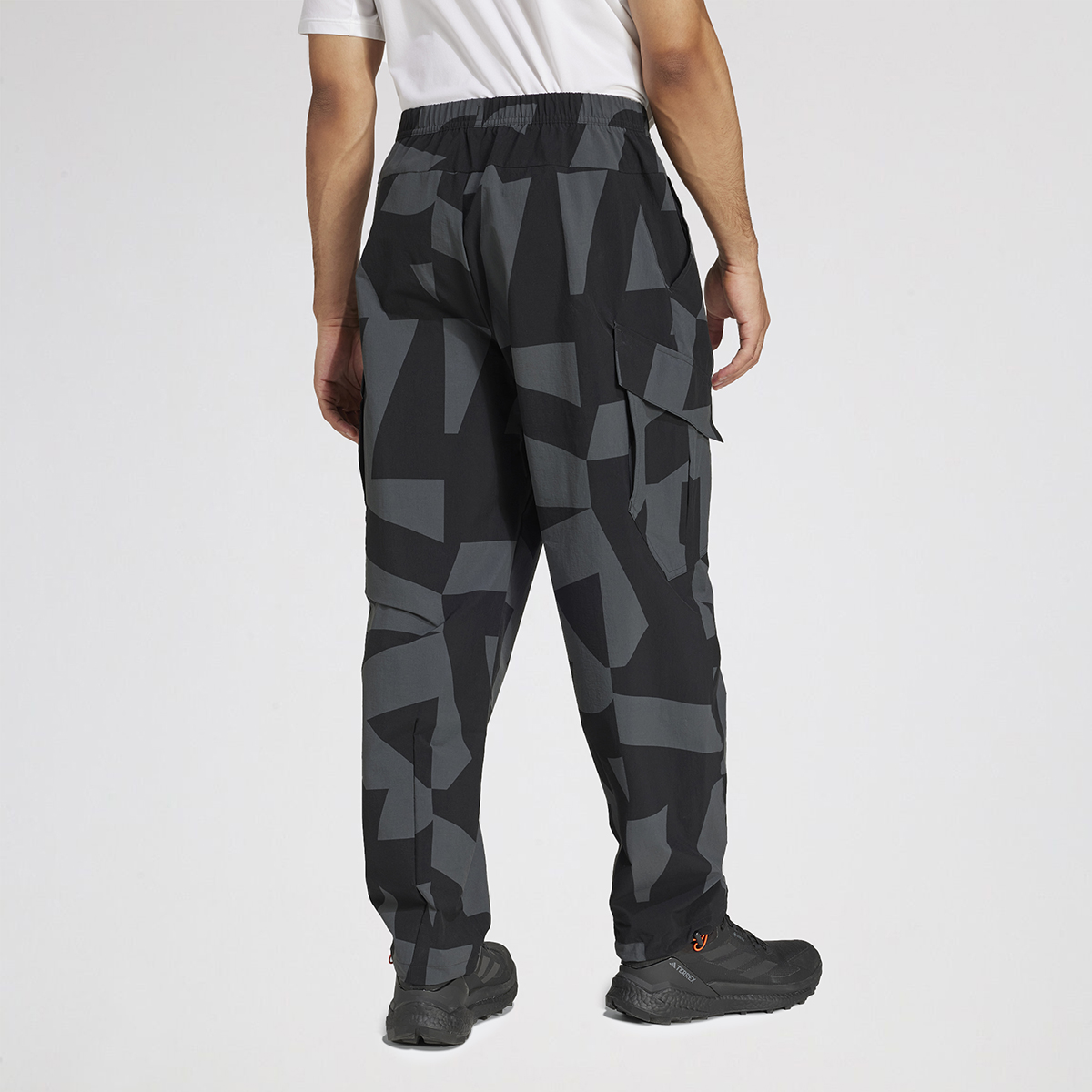 Pantalón adidas Terrex Xploric Cargo Printed Hombre,  image number null