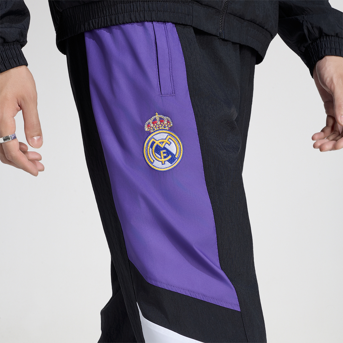 Pantal&oacute;n Real Madrid adidas EQT Hombre,  image number null