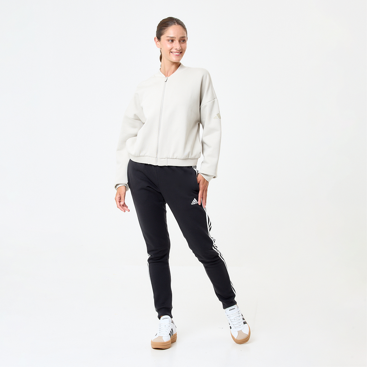 Campera adidas Essentials Contemporary Logo Bomber Mujer,  image number null