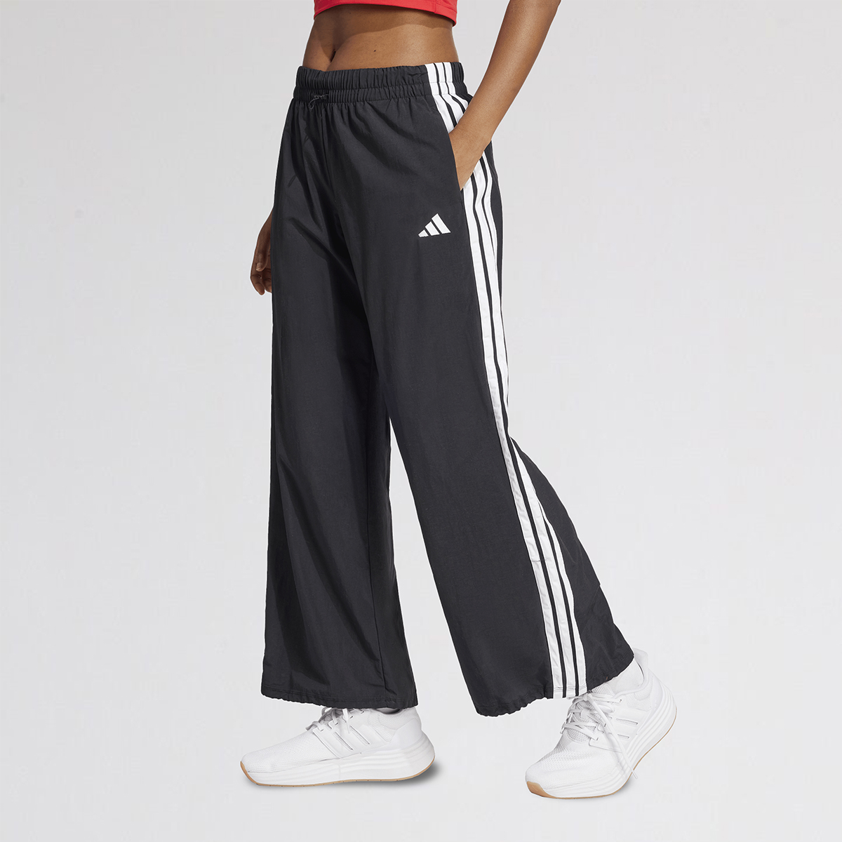 Pantal&oacute;n adidas Essentials Parachute 3 Tiras Mujer,  image number null