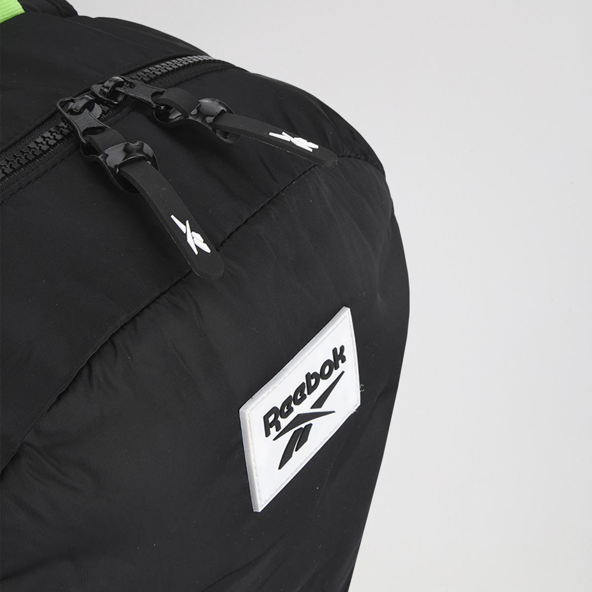 Mochila Reebok Nylon Tiras Ajustables con Bolsillos,  image number null