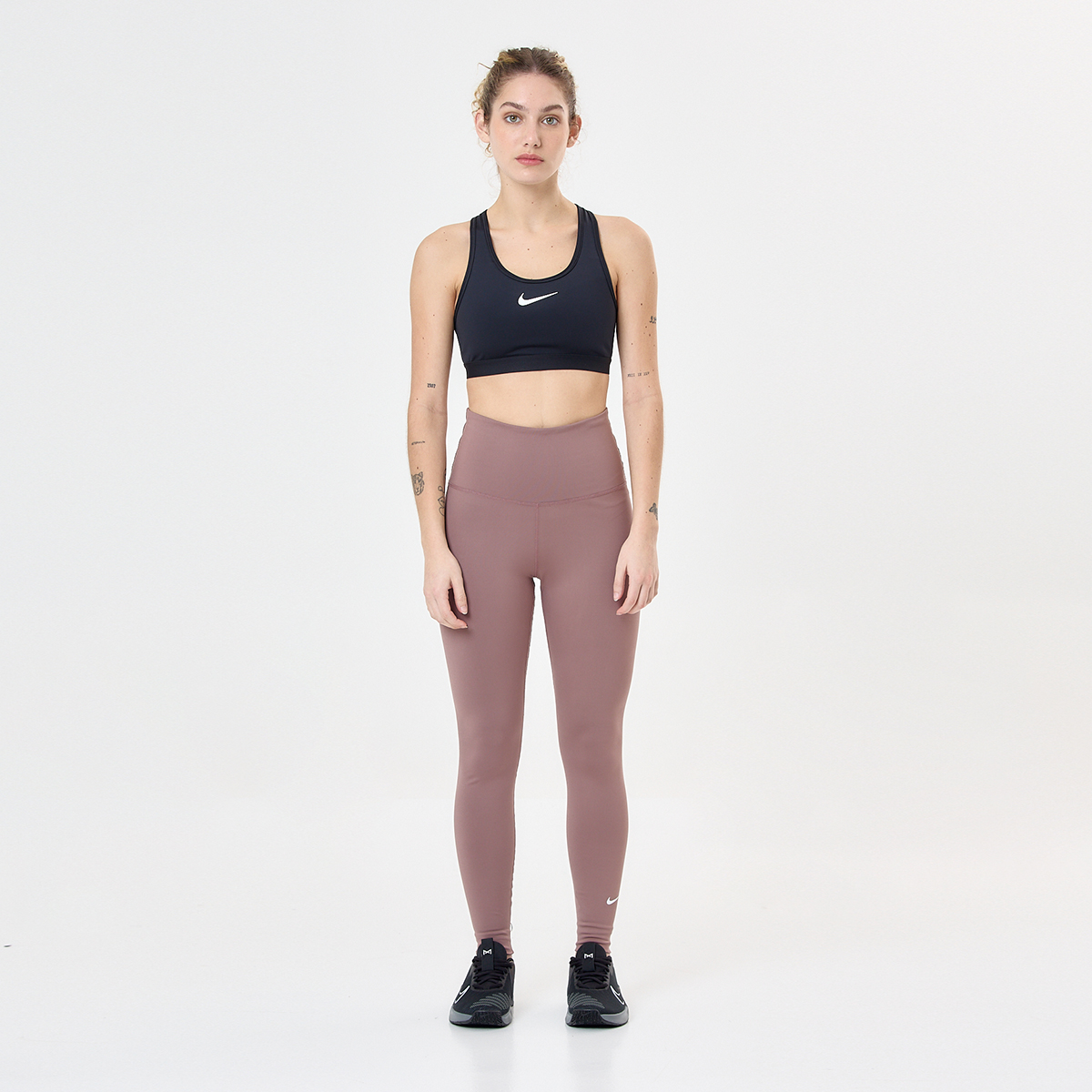 Top Entrenamiento Nike Swoosh High Mujer,  image number null
