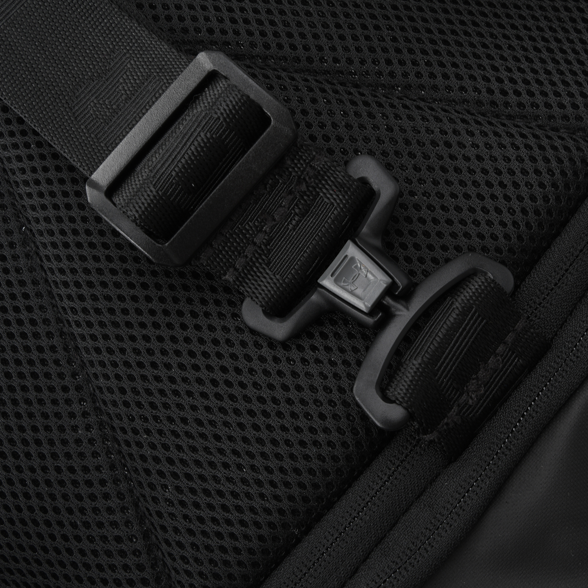 Bolso Under Armour Contain Duo,  image number null