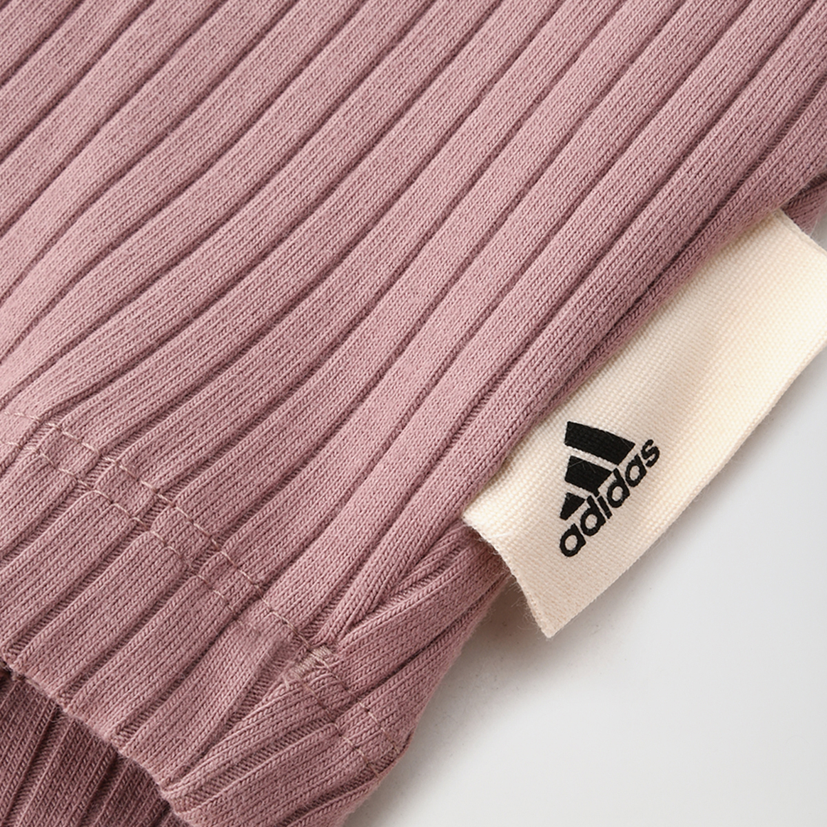 Remera Urbana adidas Studio Lounge Mujer,  image number null